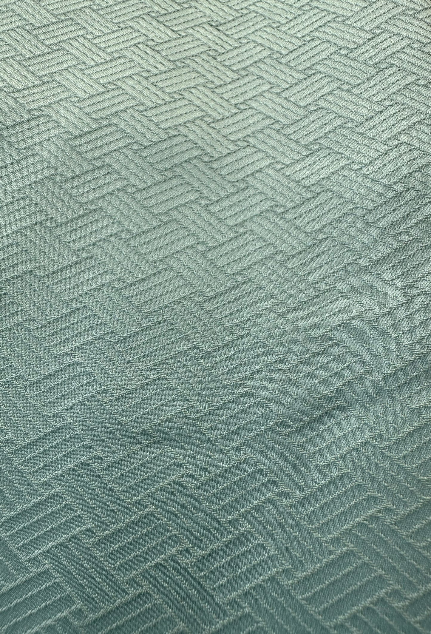 Mintunvihreä kimono tachibanalla ja vesidesignilla