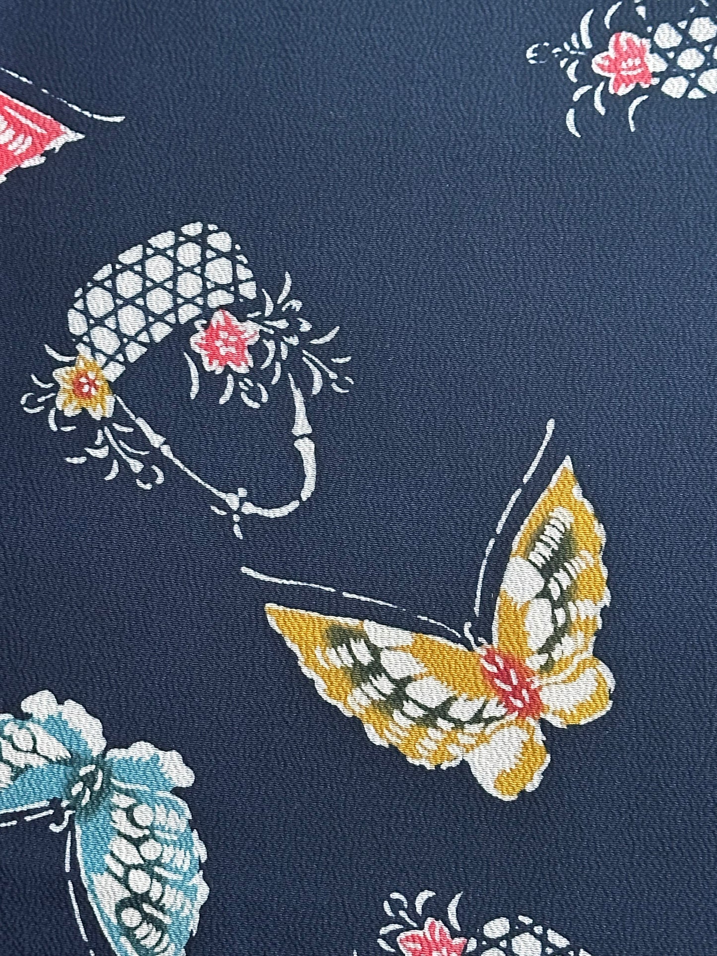 Kimono Fluturi și Coș Floral