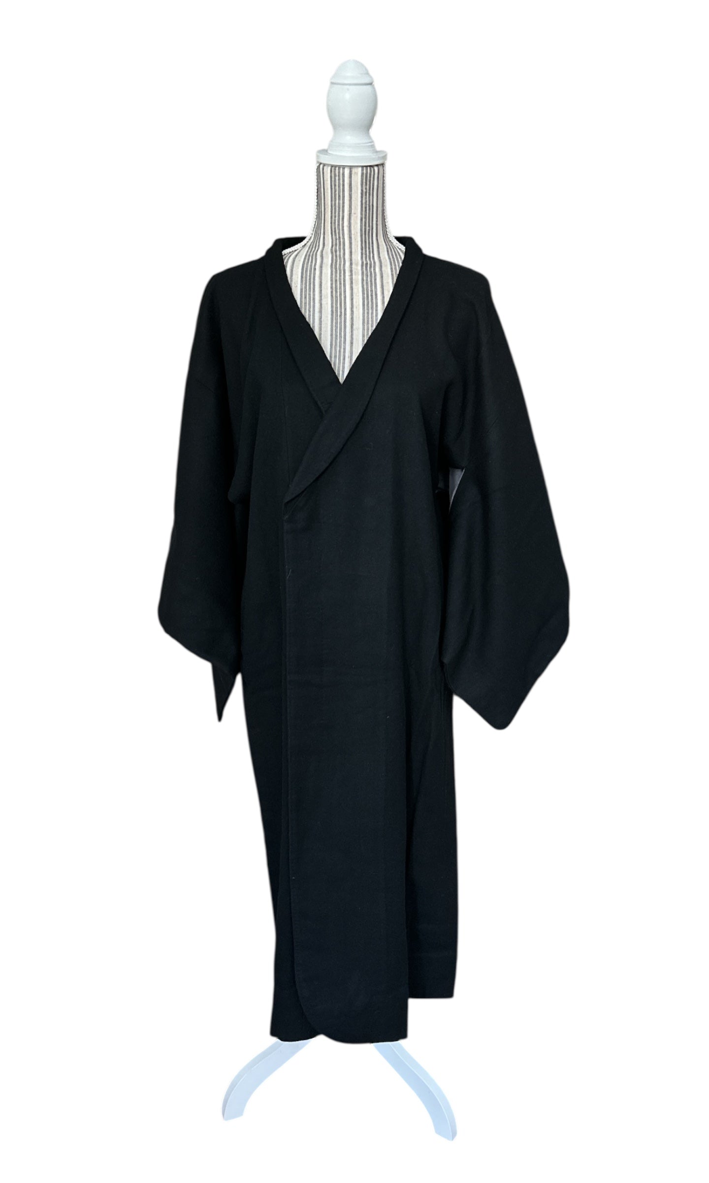 Negru atemporal – Palton Haori vintage