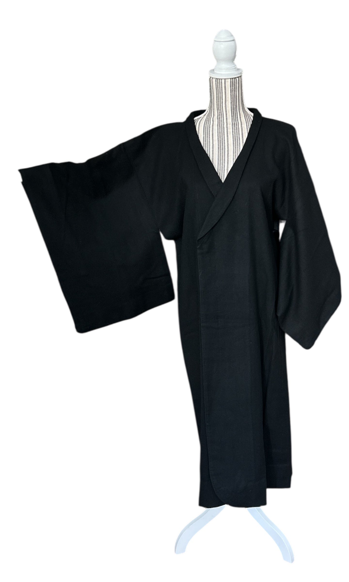 Negru atemporal – Palton Haori vintage