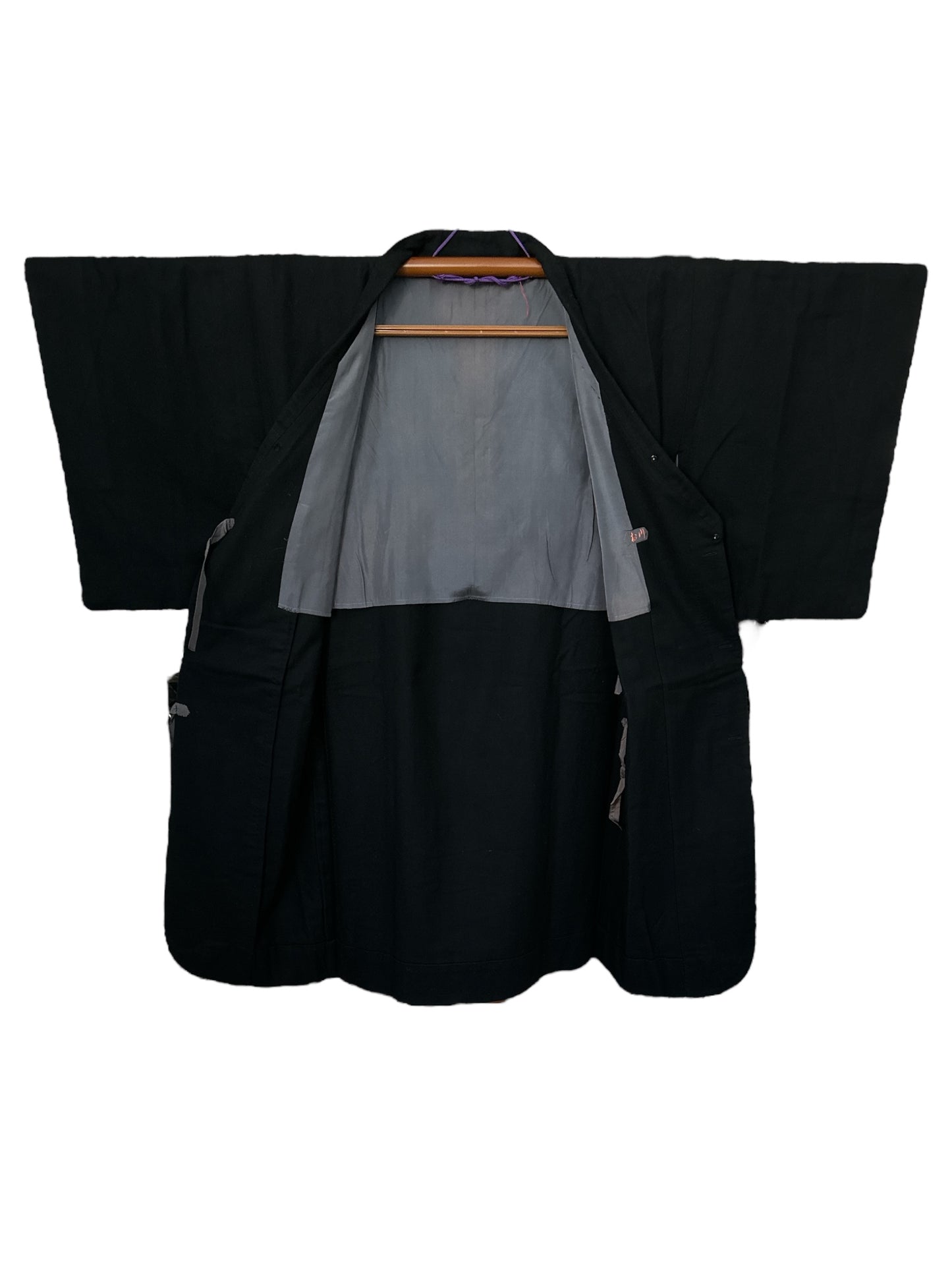 Negru atemporal – Palton Haori vintage