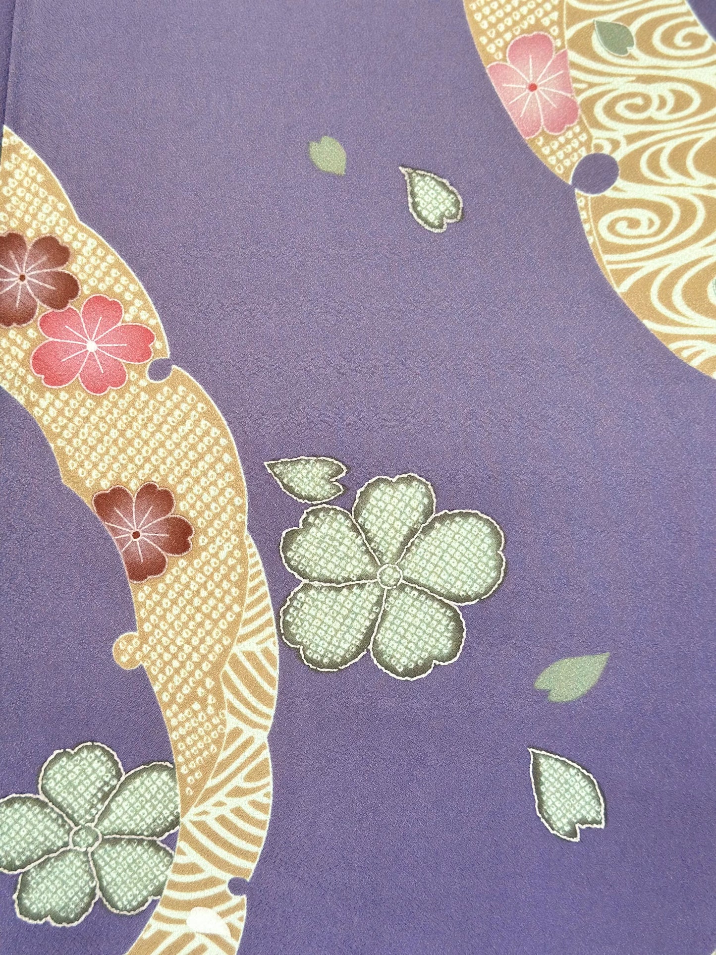 Virtaava Sakura-kimono