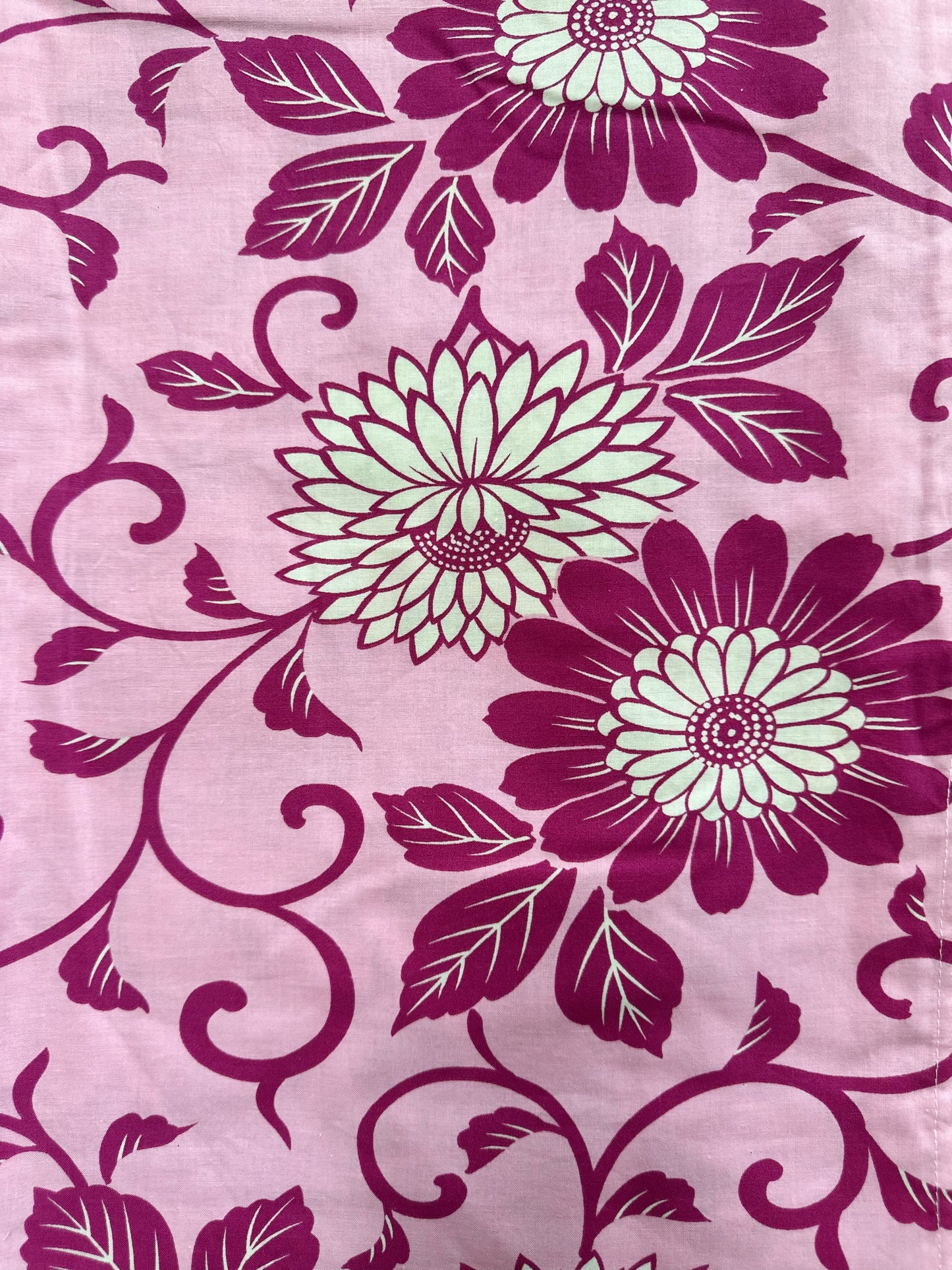 Vaaleanpunainen kiku- ja karakusa-yukata