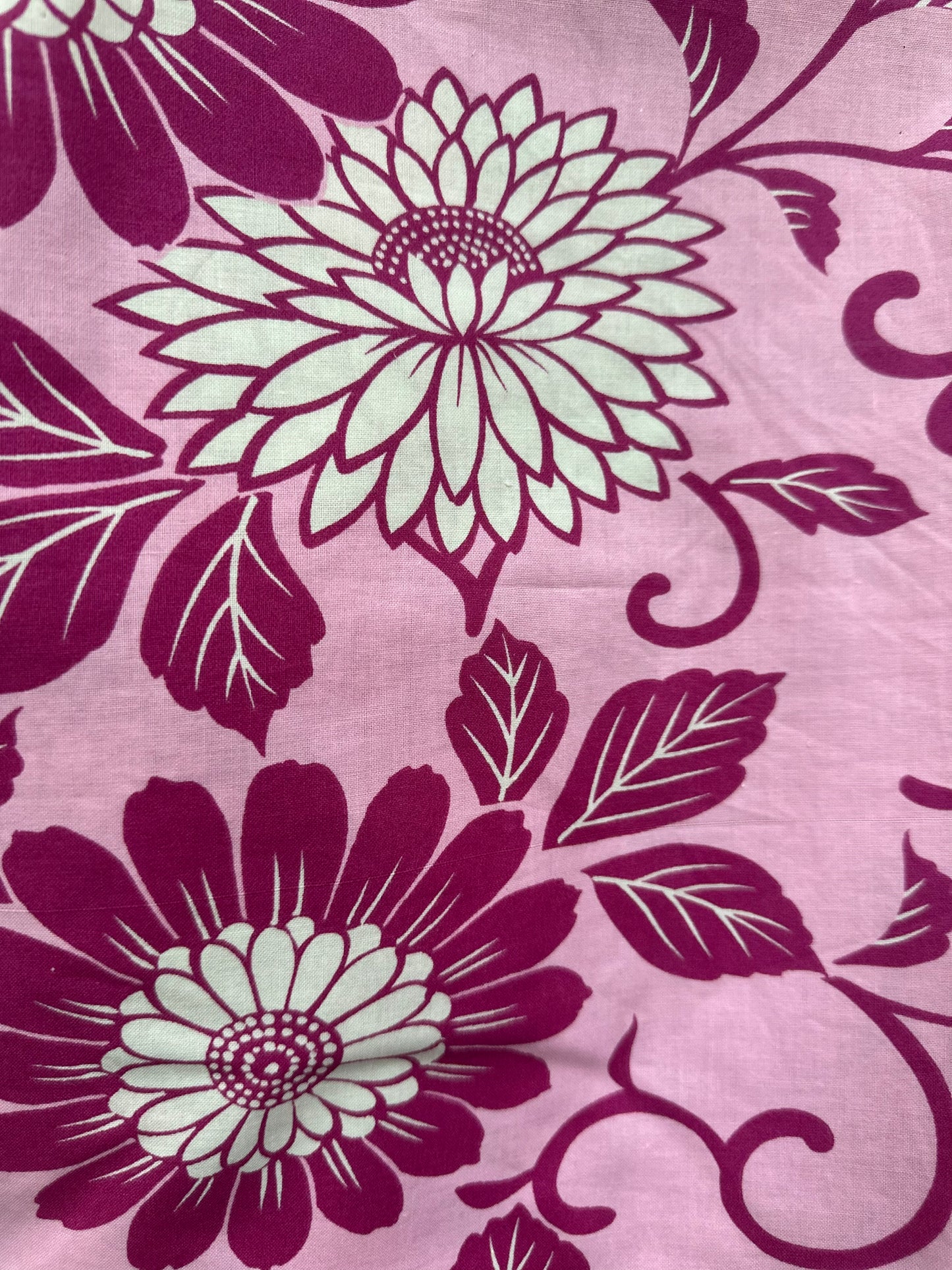 Vaaleanpunainen kiku- ja karakusa-yukata