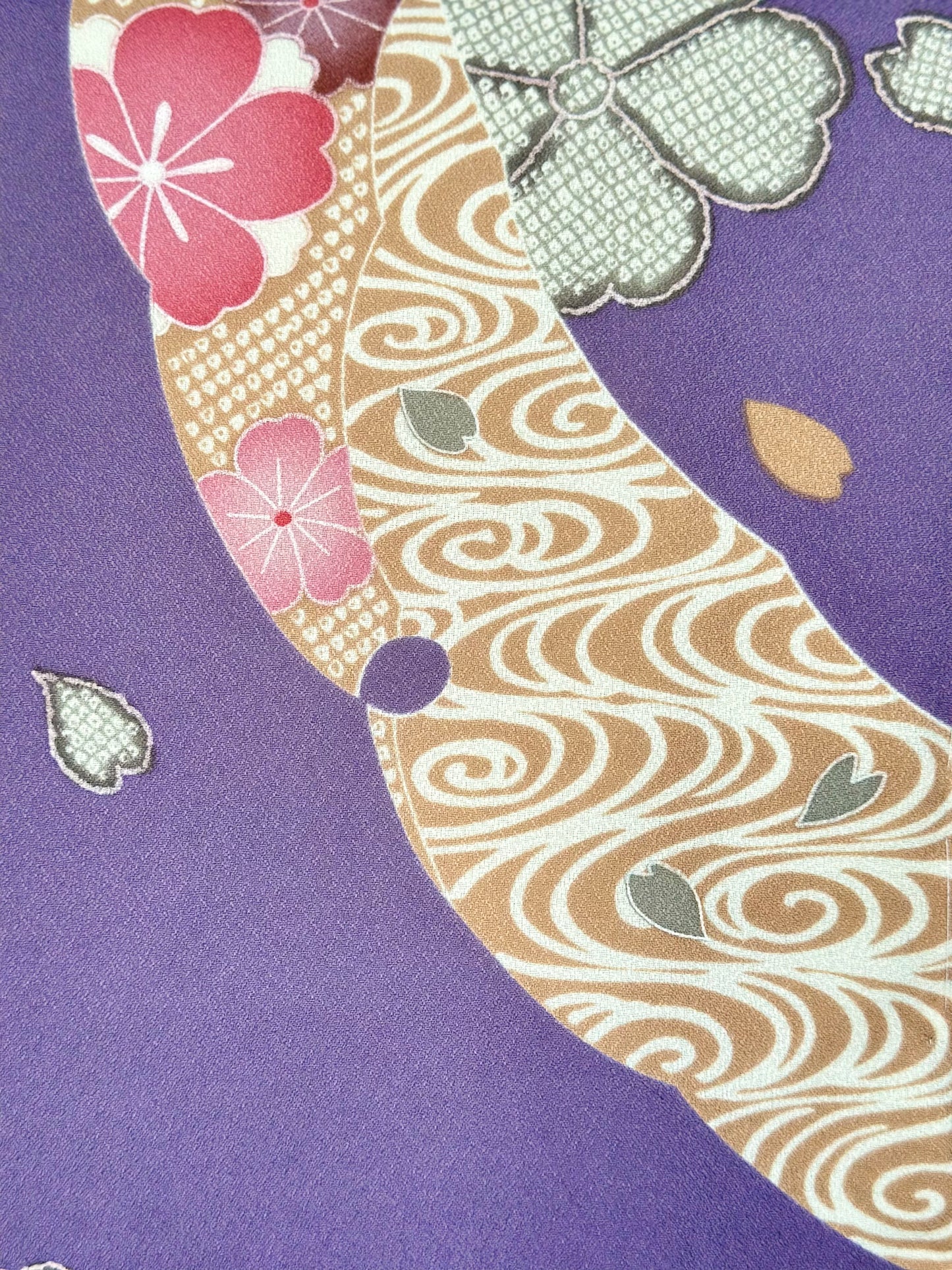 Virtaava Sakura-kimono