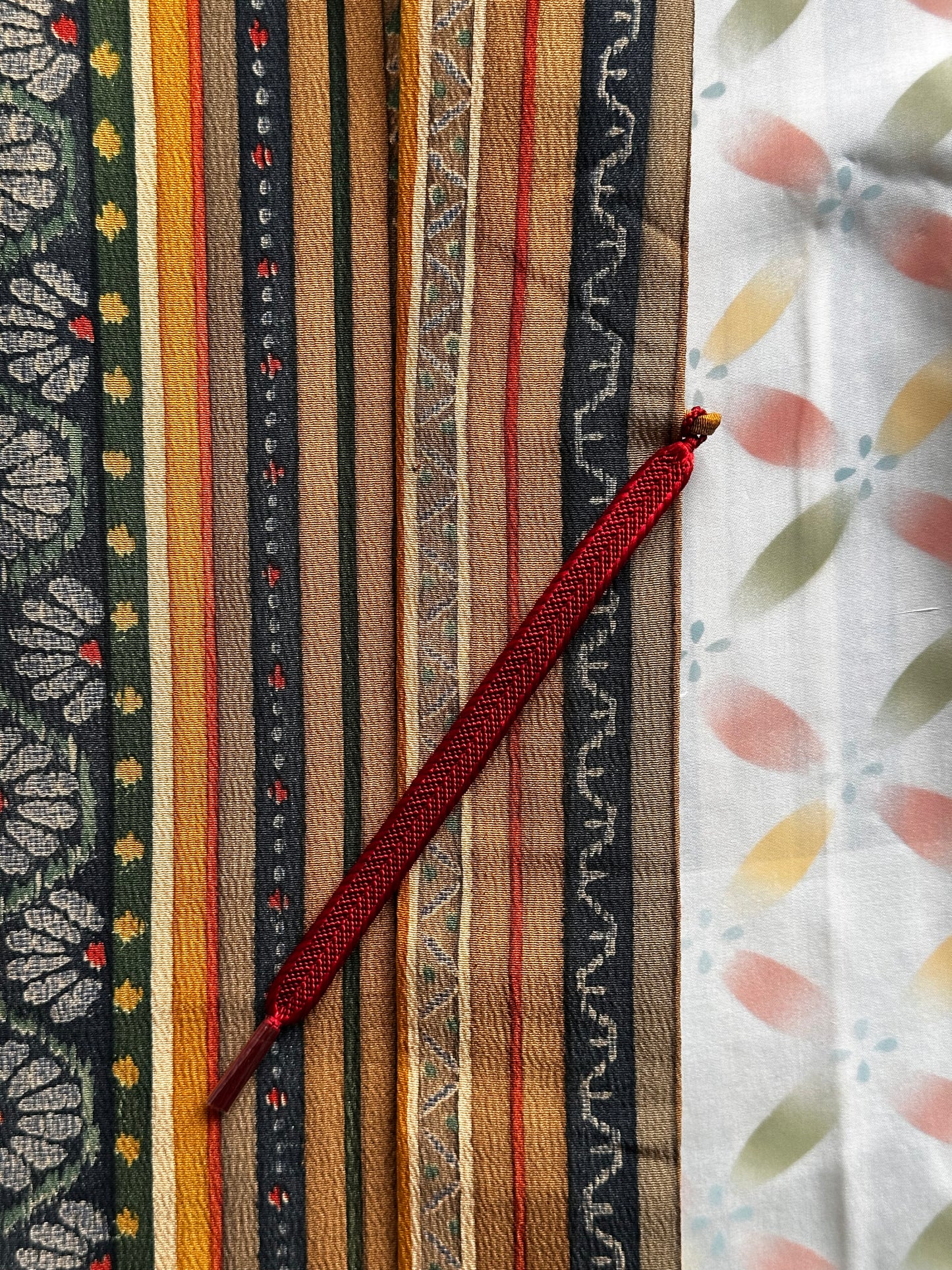 Kirkkaanvärinen raita Vintage Haori