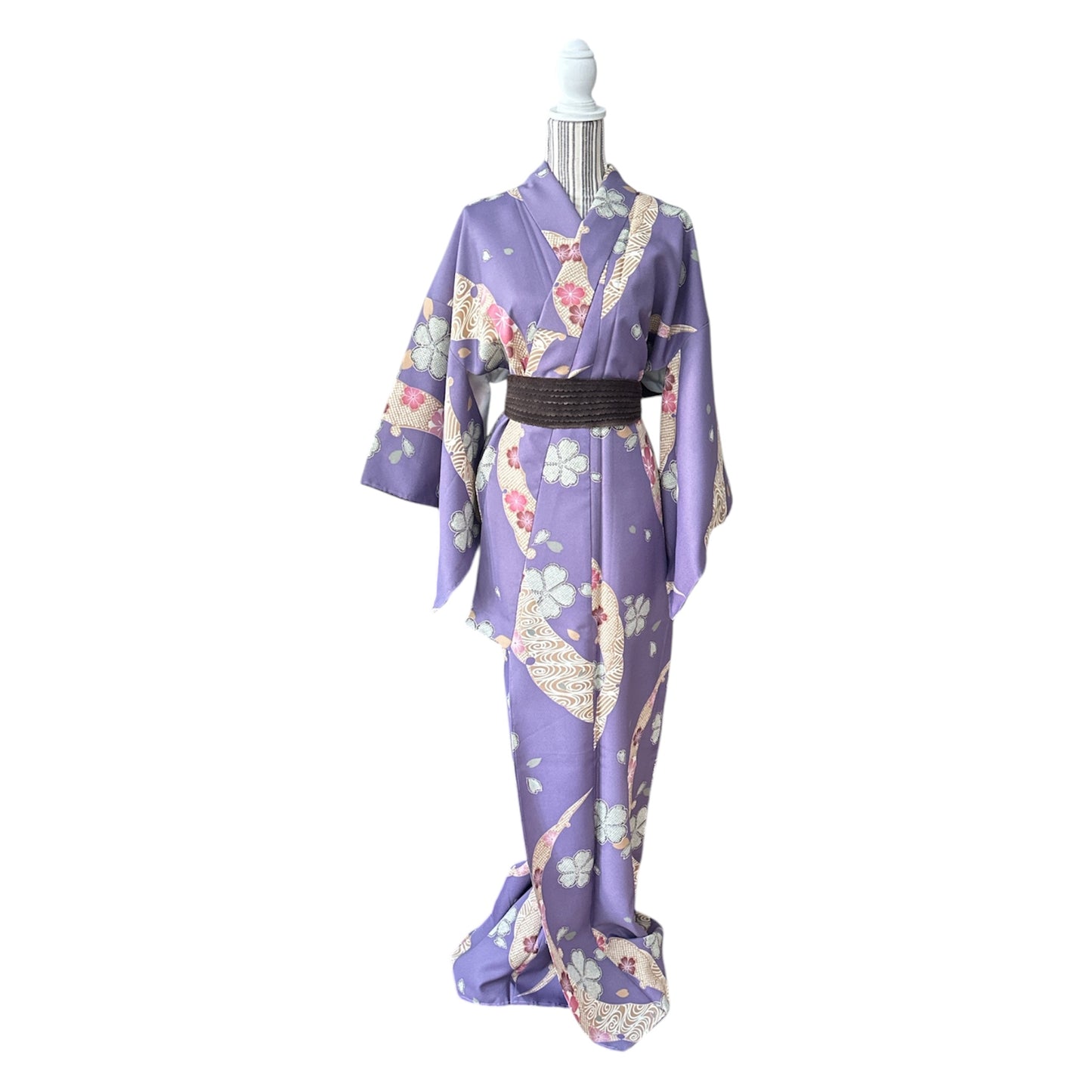 Virtaava Sakura-kimono