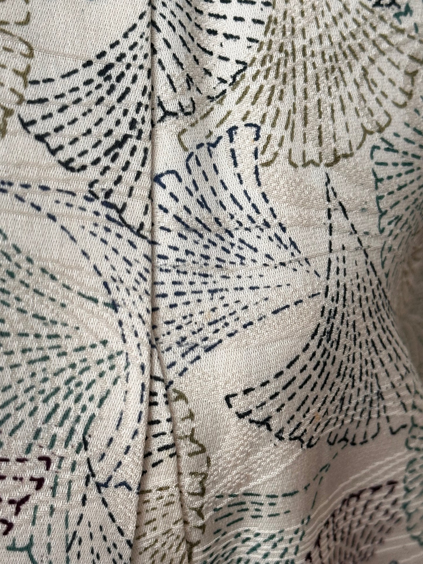 Antiikkinen kimono ginkgo-lehdillä