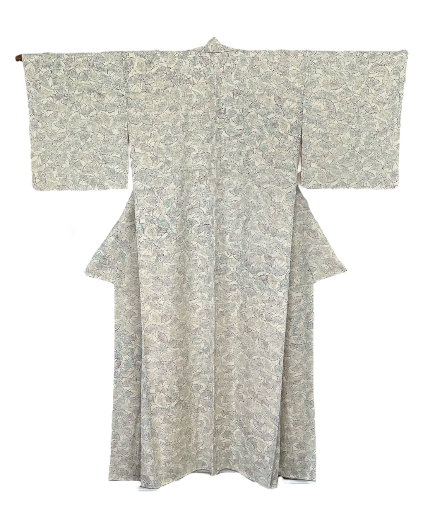 Antiikkinen kimono ginkgo-lehdillä