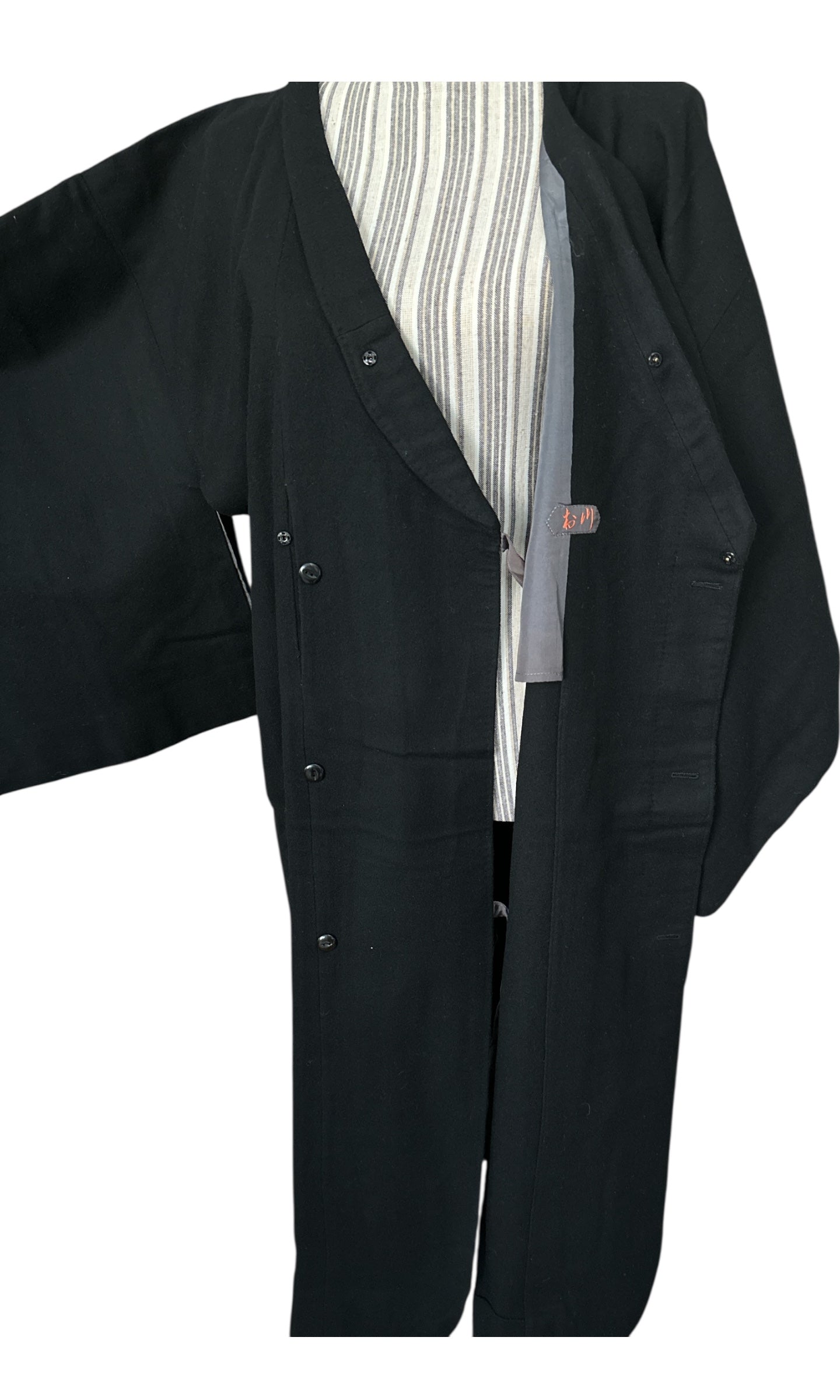 Negru atemporal – Palton Haori vintage